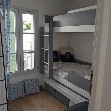 Cozy Renovated House With South-facing Patio And Parking Prázdninový dům La Flotte