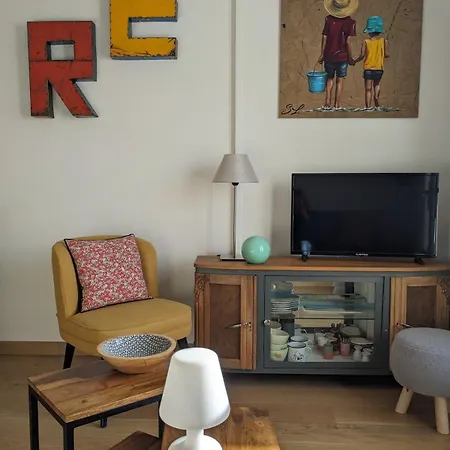 Cozy Renovated House With South-facing Patio And Parking Prázdninový dům