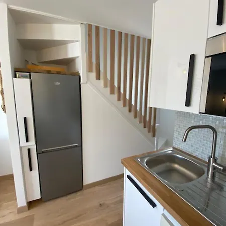 Cozy Renovated House With South-facing Patio And Parking *