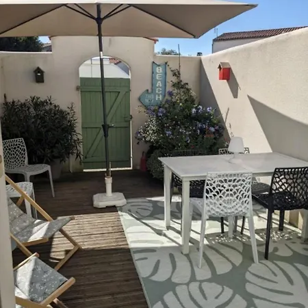 Prázdninový dům Cozy Renovated House With South-facing Patio And Parking