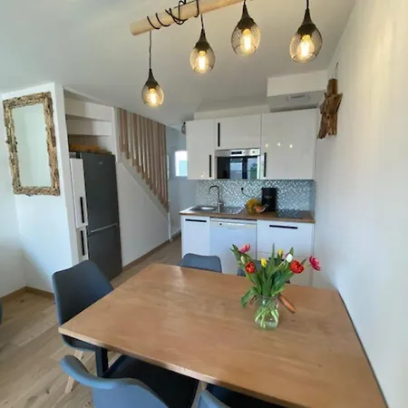 Cozy Renovated House With South-facing Patio And Parking Prázdninový dům *